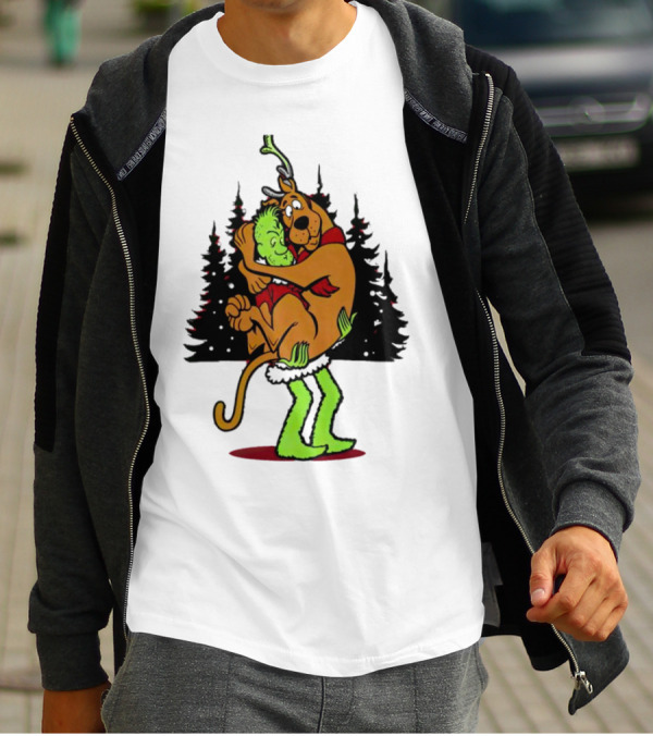 Grinch Scooby-Doo Shaggy Hug Funny Christmas Scene T-Shirt