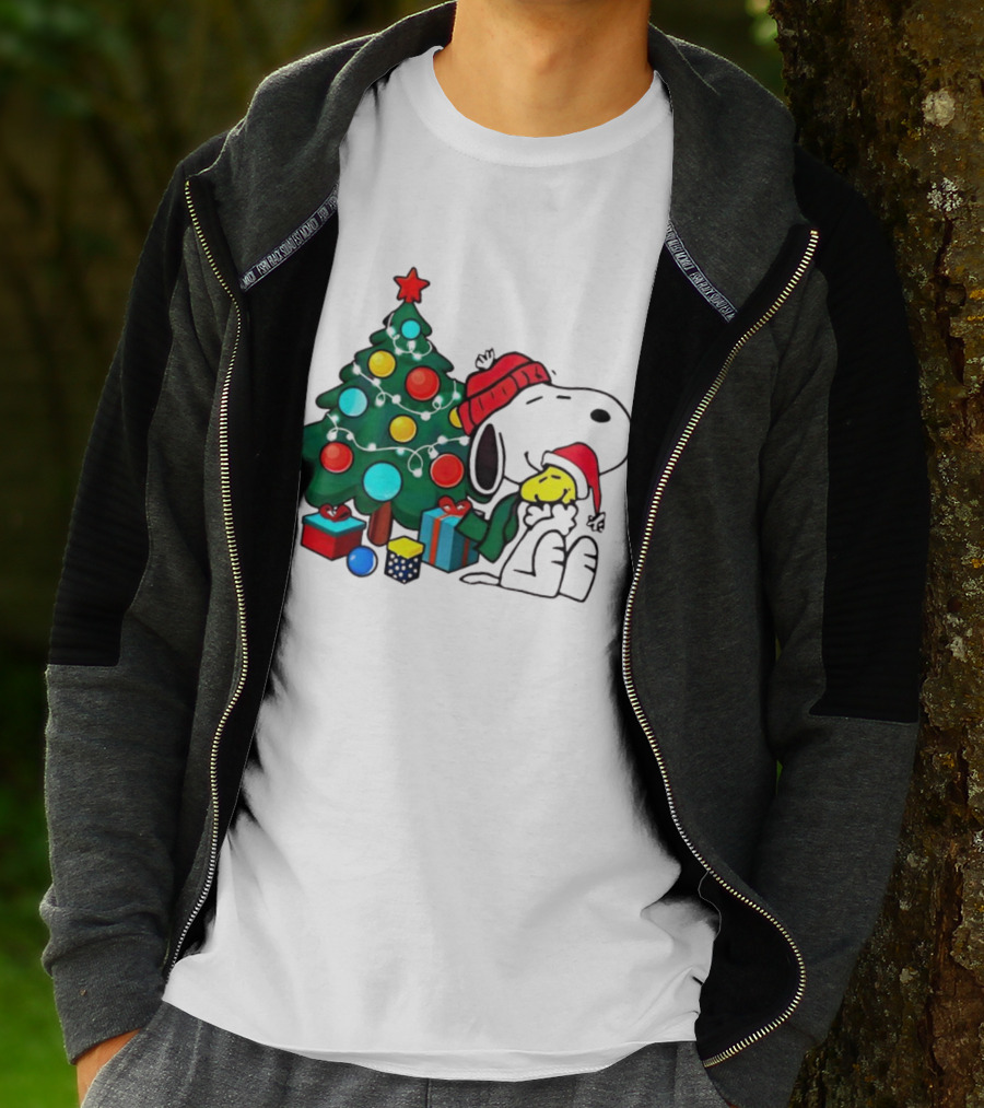 Peanuts Snoopy With Woodstock And Christmas Tree And Gifts T-Shirt