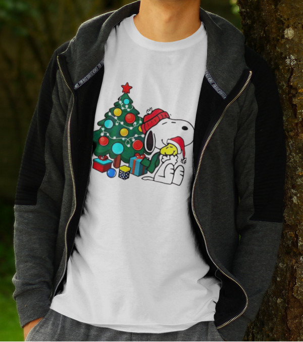 Peanuts Snoopy With Woodstock And Christmas Tree And Gifts T-Shirt