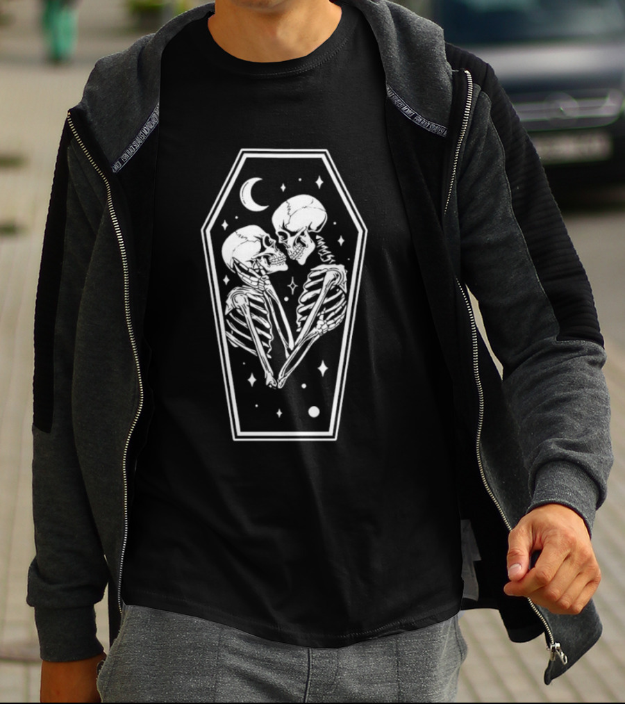 Skeletons Embracing In Coffin Tarot Card T-Shirt