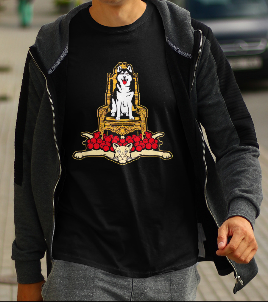 Washington Huskies King Of The Apple Throne With Cougar Rug T-Shirt
