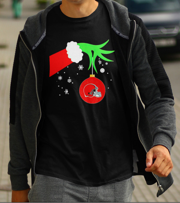 The Grinch Holding Cleveland Browns Ornament With Snowflakes T-Shirt