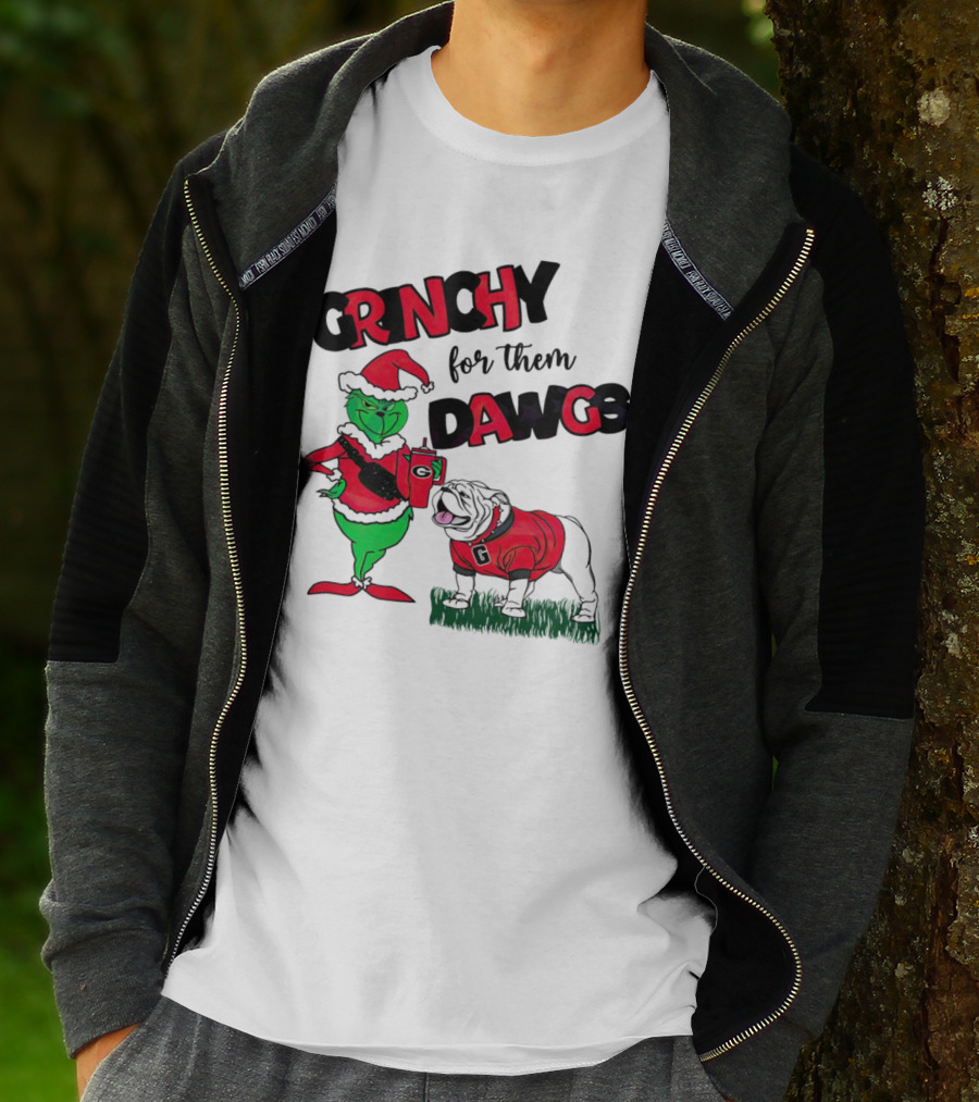 Grinchy For Them Dawgs Georgia Bulldogs Football Christmas Grinch Holding Drink And Bulldog Wearing Red T-Shirt