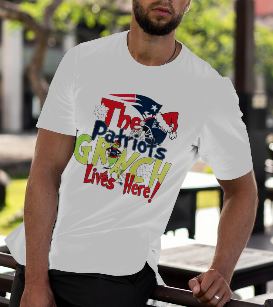 The New England Patriots Grinch Lives Here Christmas Santa Hat T-Shirt