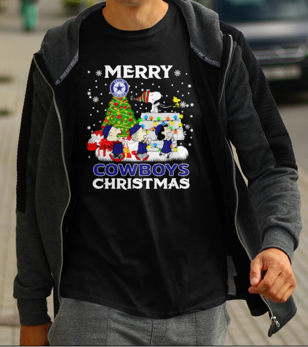 Merry Dallas Cowboys Peanuts Characters Christmas T-Shirt