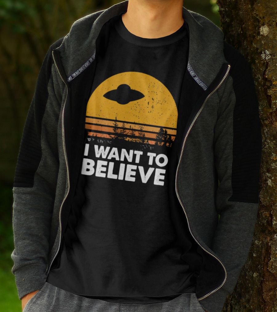 I Want To Believe Alien UFO Vintage Sunset T-Shirt