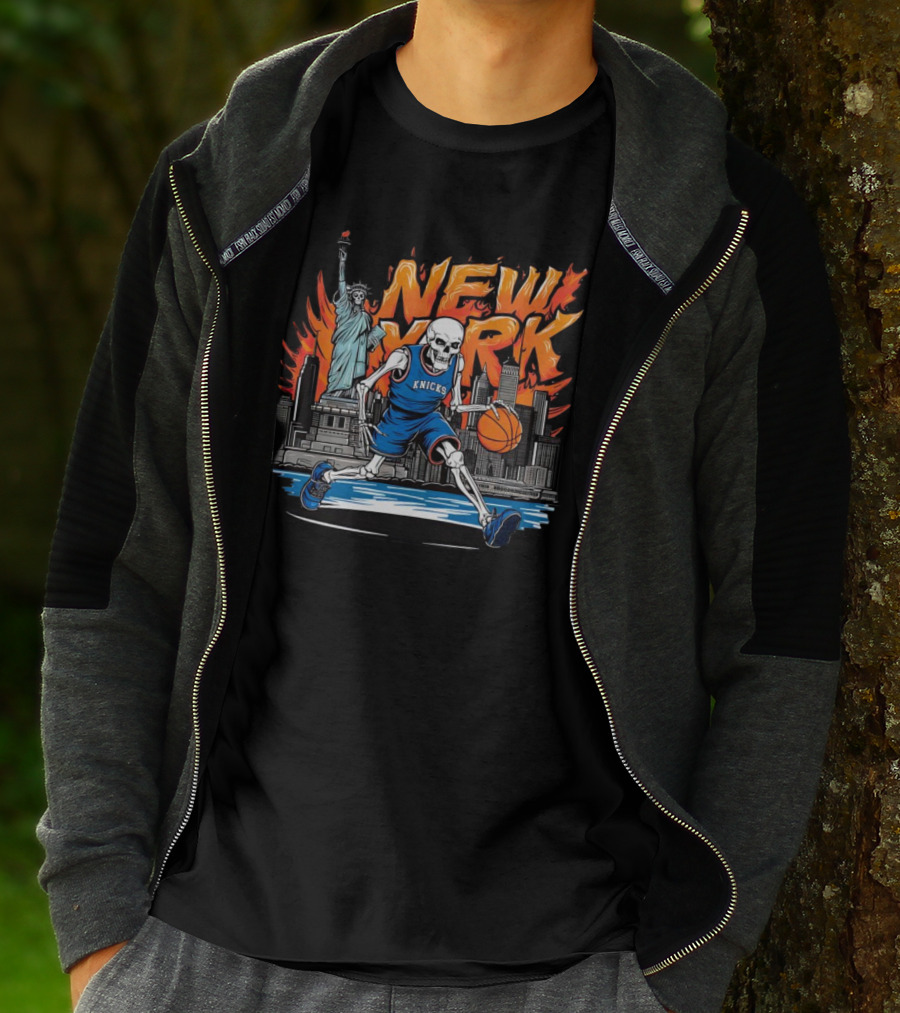 New York Knicks Skeleton Statue Basketball T-Shirt