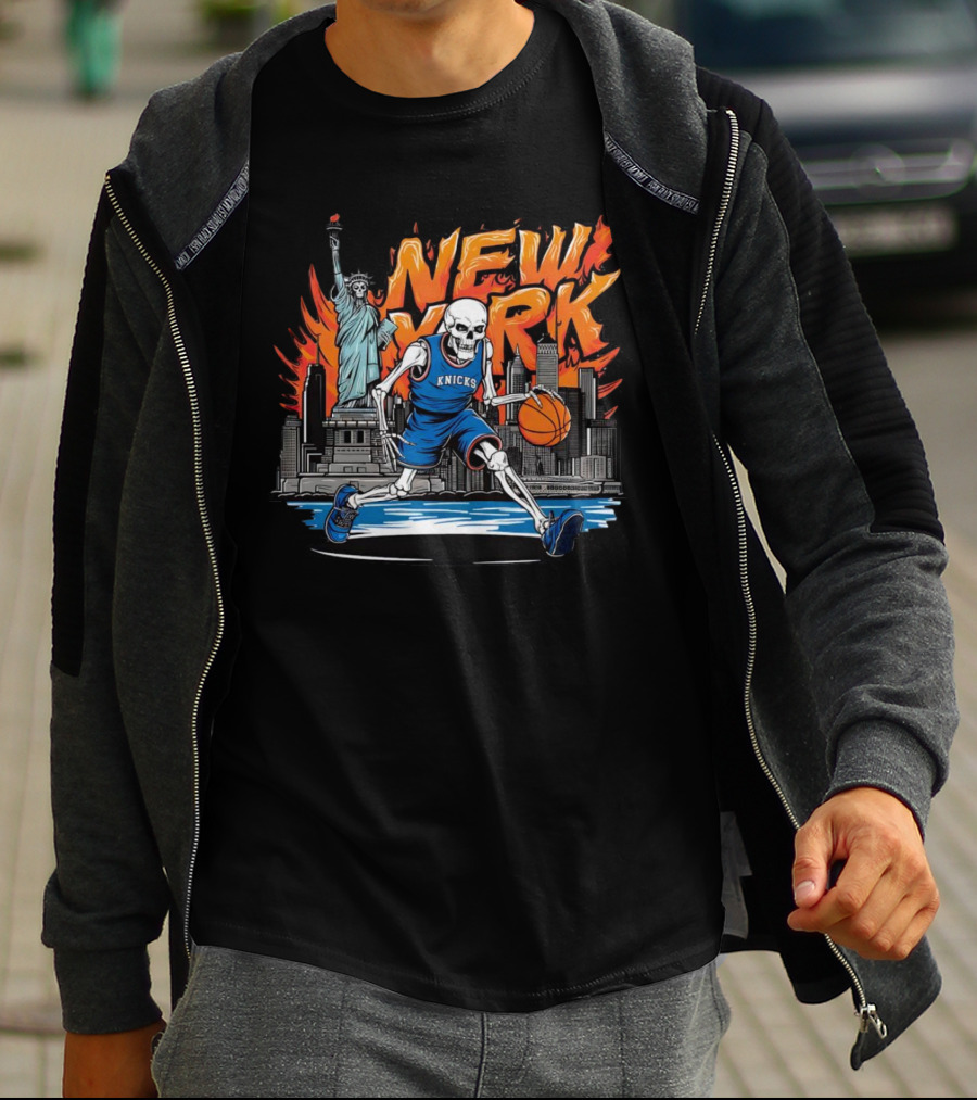 New York Knicks Skeleton Statue Basketball T-Shirt