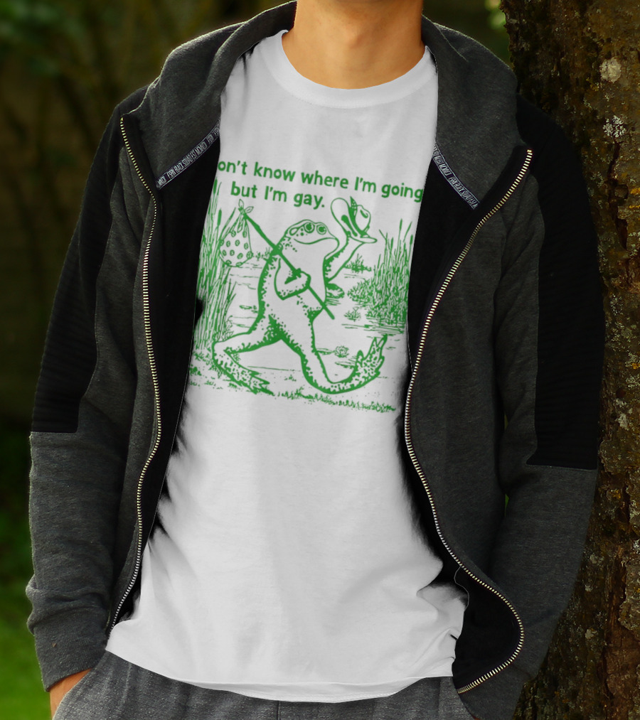 Don't Know Where I'm Going But I'm Gay Frog Carrying Bag And Hat In Nature Scene T-Shirt