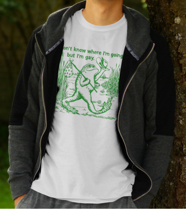 Don't Know Where I'm Going But I'm Gay Frog Carrying Bag And Hat In Nature Scene T-Shirt
