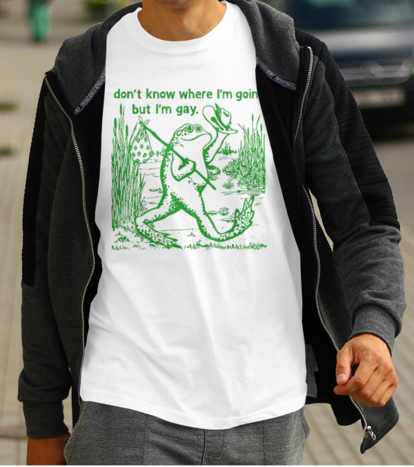 Don't Know Where I'm Going But I'm Gay Frog Carrying Bag And Hat In Nature Scene T-Shirt