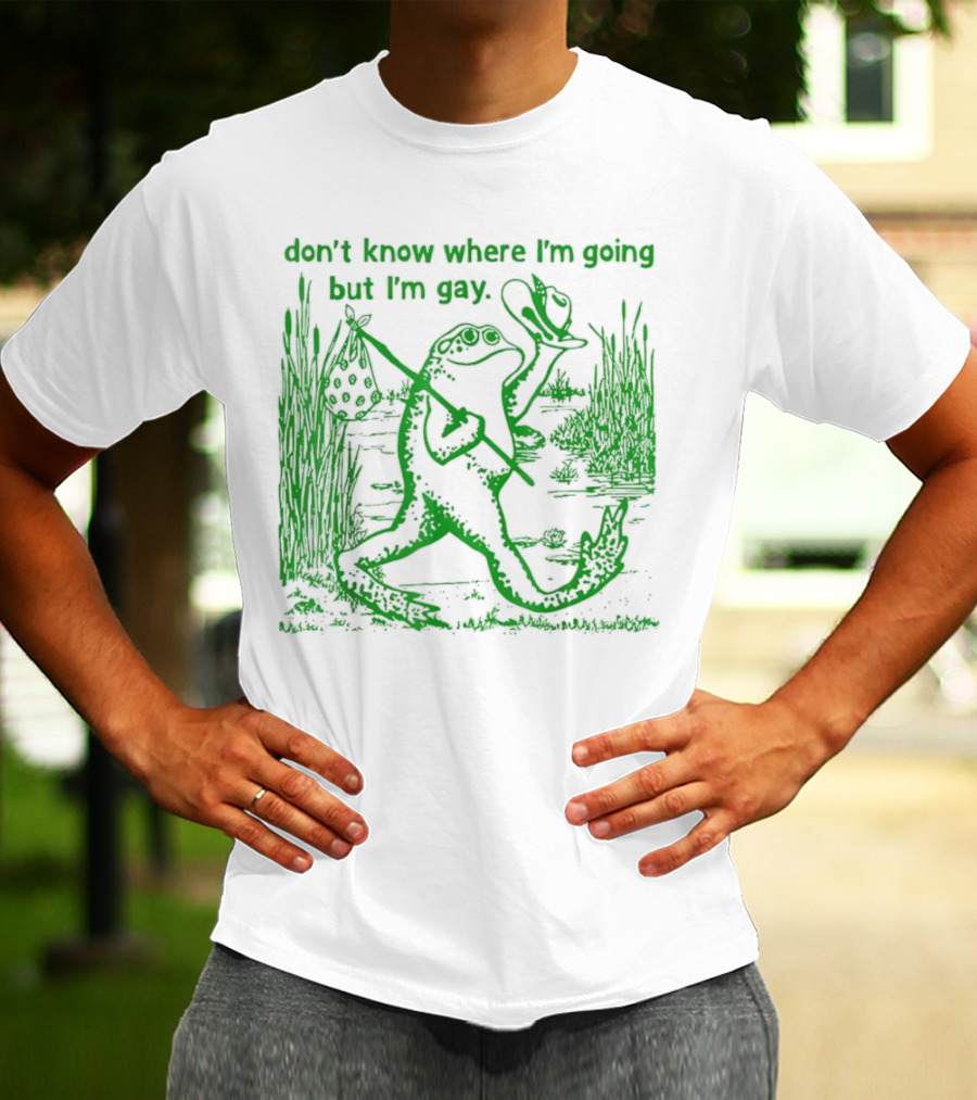 Don't Know Where I'm Going But I'm Gay Frog Carrying Bag And Hat In Nature Scene T-Shirt