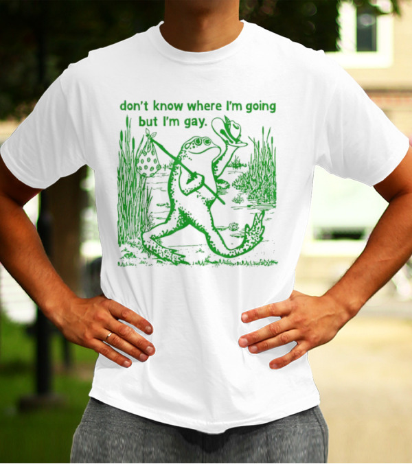 Don't Know Where I'm Going But I'm Gay Frog Carrying Bag And Hat In Nature Scene T-Shirt