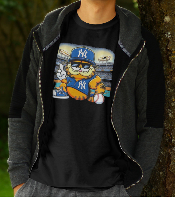 New York Yankees Baseball Garfield Cartoon Stadium Scene T-Shirt
