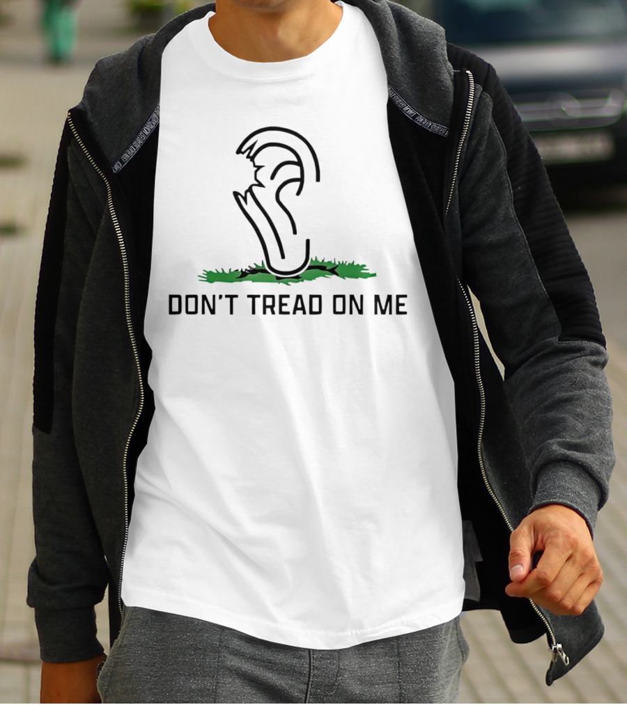 DON'T TREAD ON ME Piece Of Ear Missing Iconic Symbol Green Grass T-Shirt