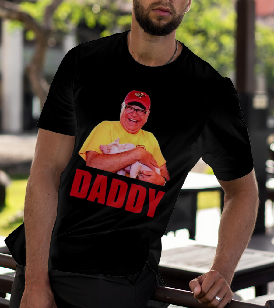DADDY Hugging Pig Tim Walz Cap T-Shirt
