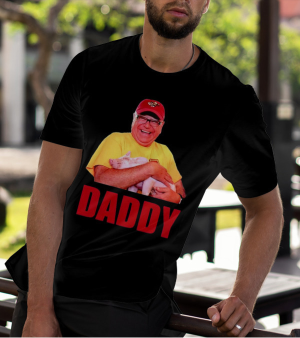 DADDY Hugging Pig Tim Walz Cap T-Shirt