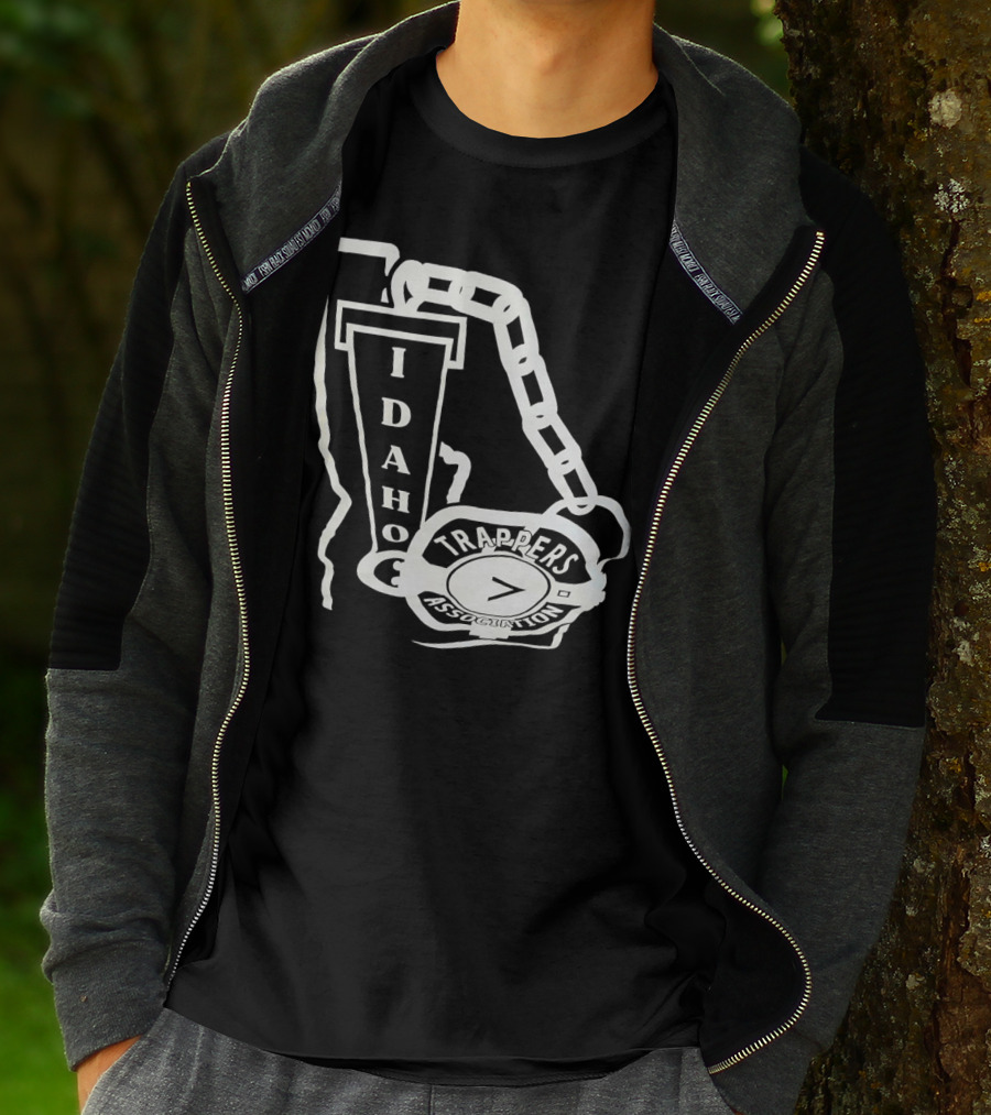 Idaho Trappers Association Logo With Trapper Symbol And Chain T-Shirt