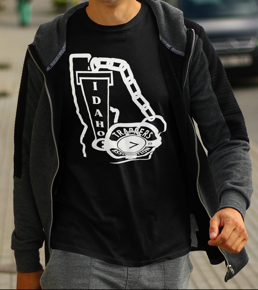 Idaho Trappers Association Logo With Trapper Symbol And Chain T-Shirt