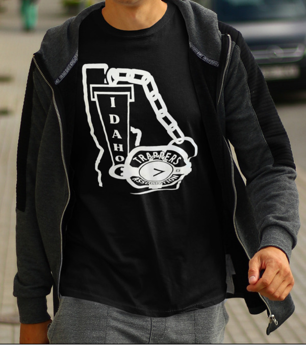 Idaho Trappers Association Logo With Trapper Symbol And Chain T-Shirt