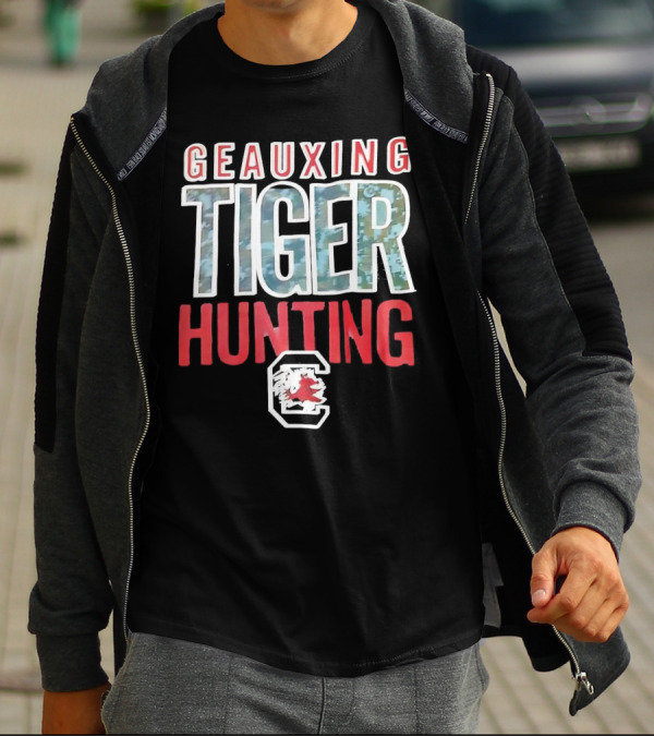Geauxing Tiger Hunting South Carolina Gamecocks C T-Shirt