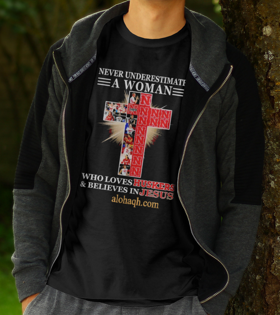 Never Underestimate A Woman Who Loves Huskers And Believes In Jesus Nebraska Huskers Cross Alohaqh.com T-Shirt