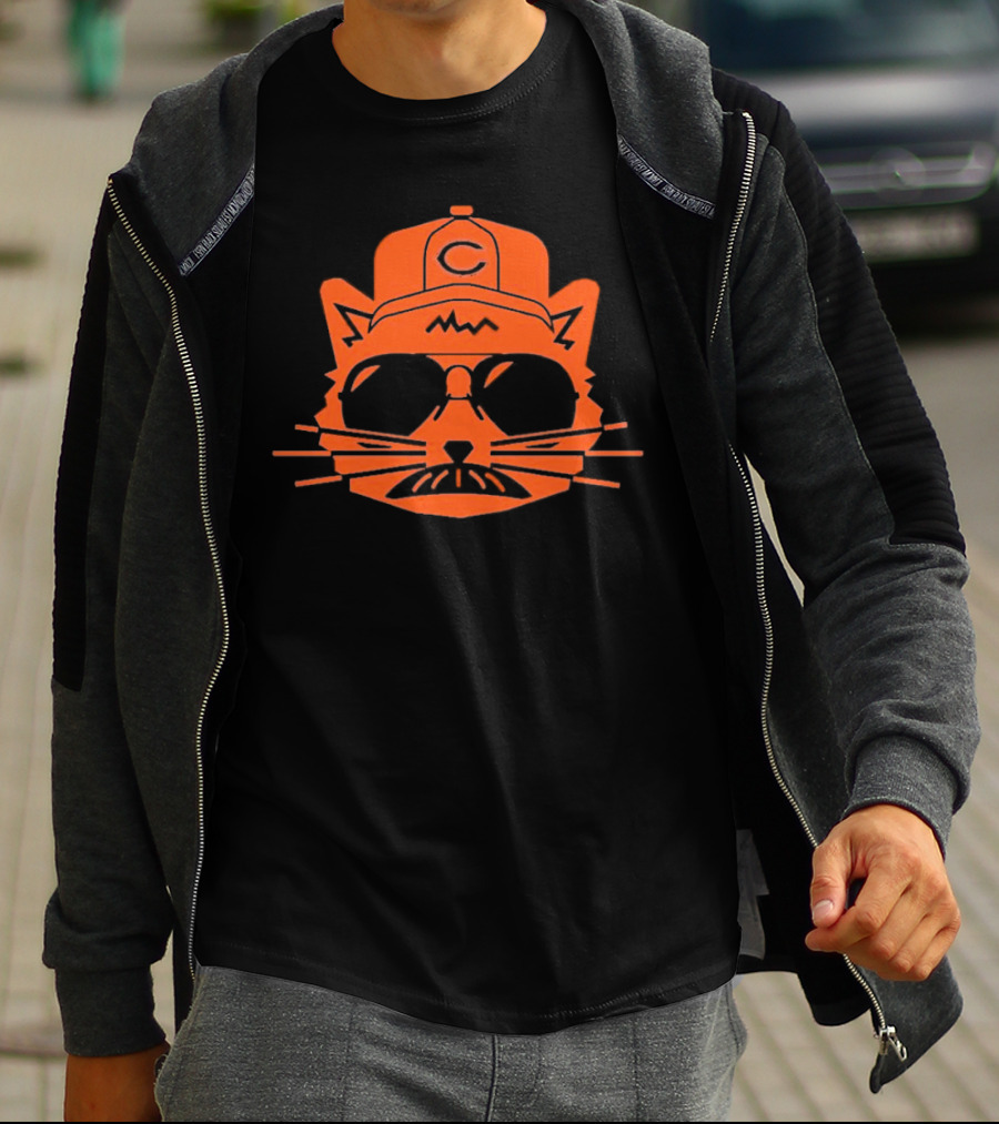 Gary Is A Super Fan Chicago Bears Cat With Sunglasses And Cap T-Shirt