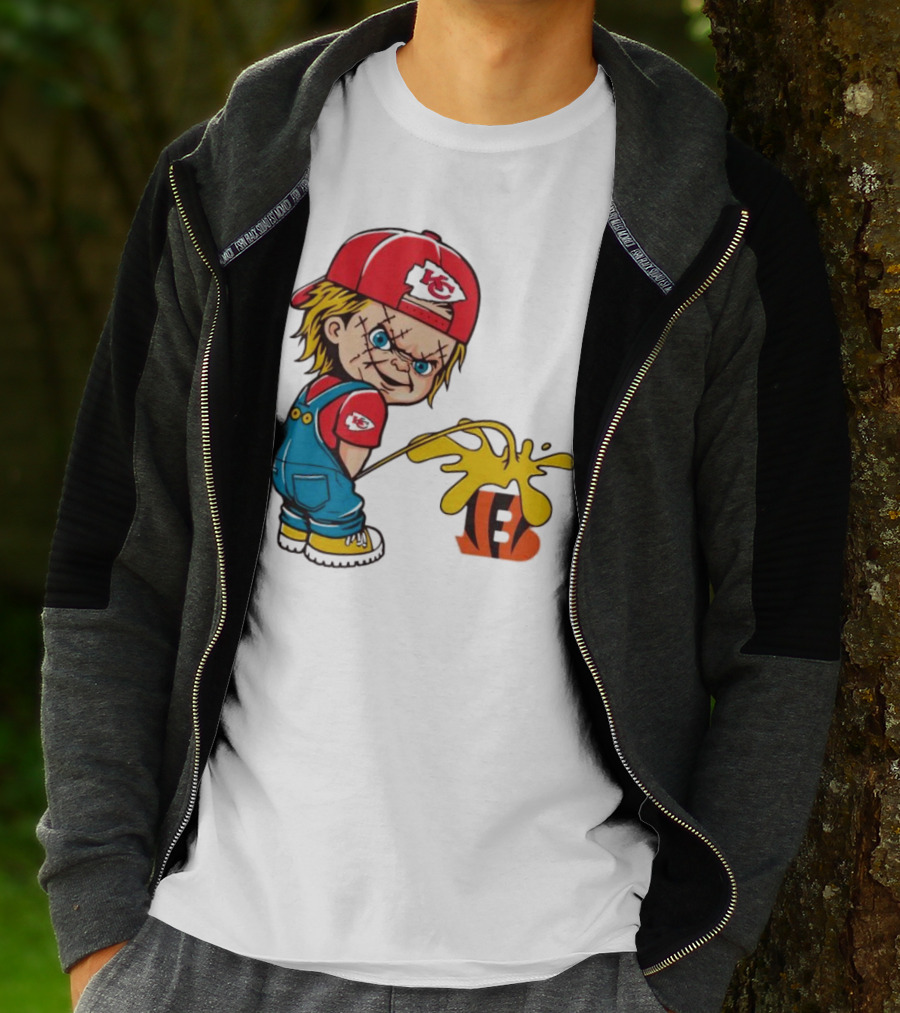 Kansas City Chiefs Chucky Pissing On Cincinnati Bengals T-Shirt