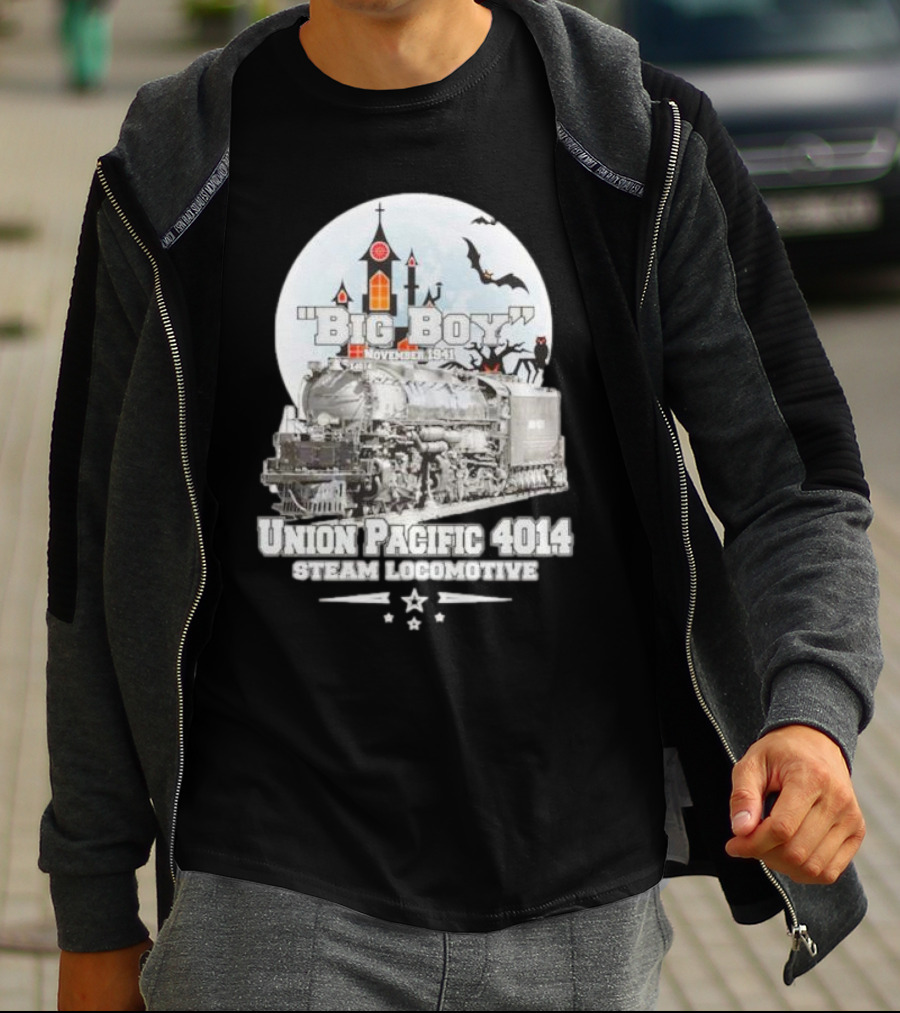 Big Boy Union Pacific 4014 Steam Locomotive November 1941 Haunted Castle And Bats T-Shirt