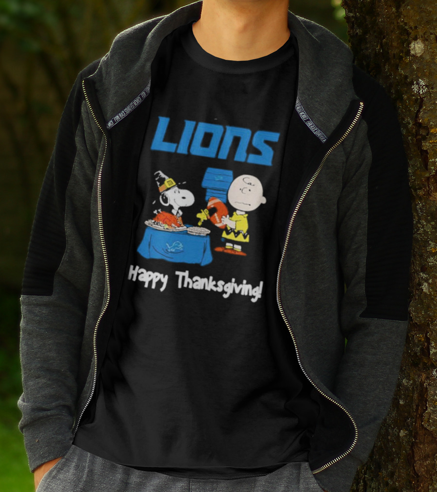 Lions Peanuts Charlie Brown Snoopy Happy Thanksgiving Football Feast T-Shirt
