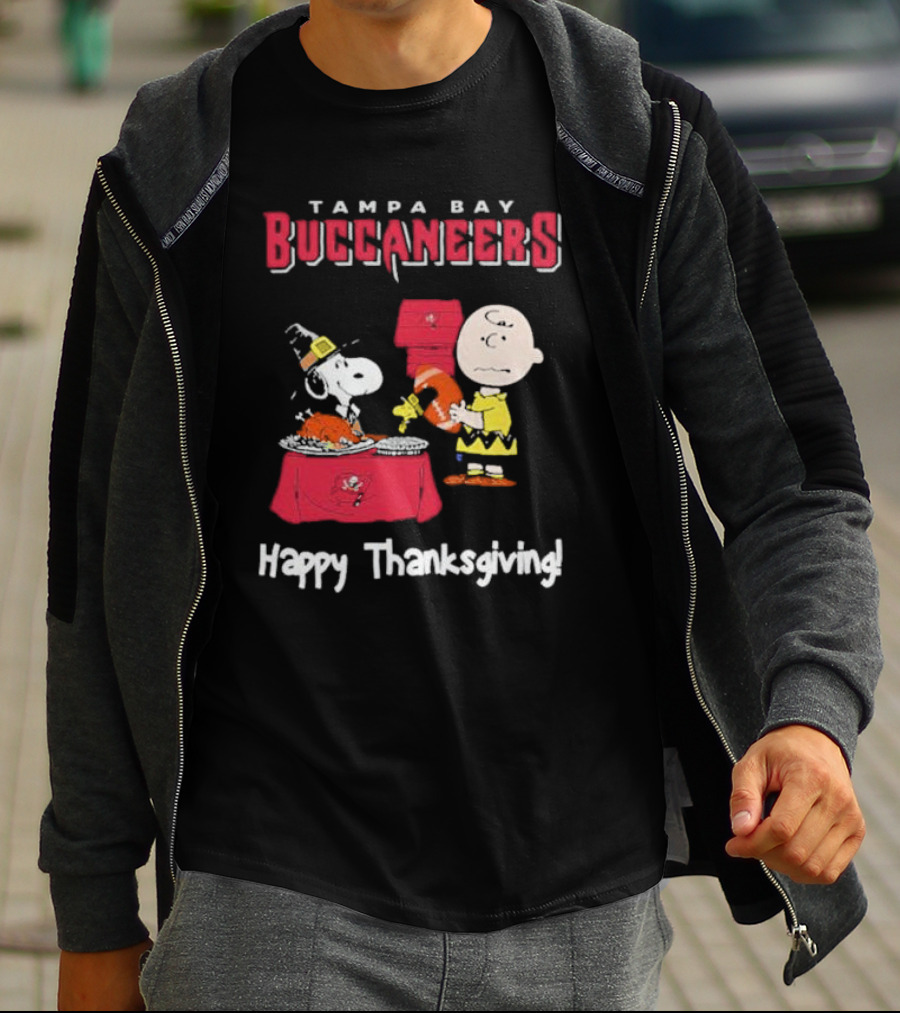 Tampa Bay Buccaneers Thanksgiving Charlie Brown And Snoopy Peanuts T-Shirt