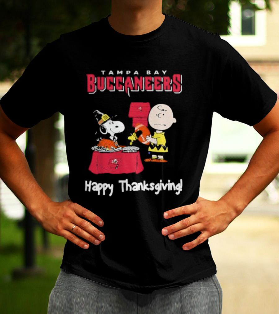 Tampa Bay Buccaneers Thanksgiving Charlie Brown And Snoopy Peanuts T-Shirt