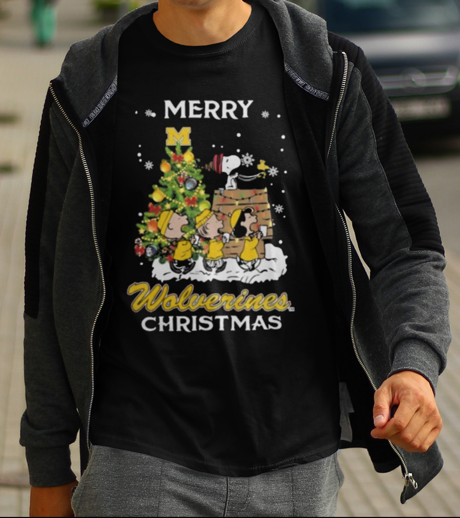Merry Michigan Wolverines Snoopy And Friends Christmas T-Shirt