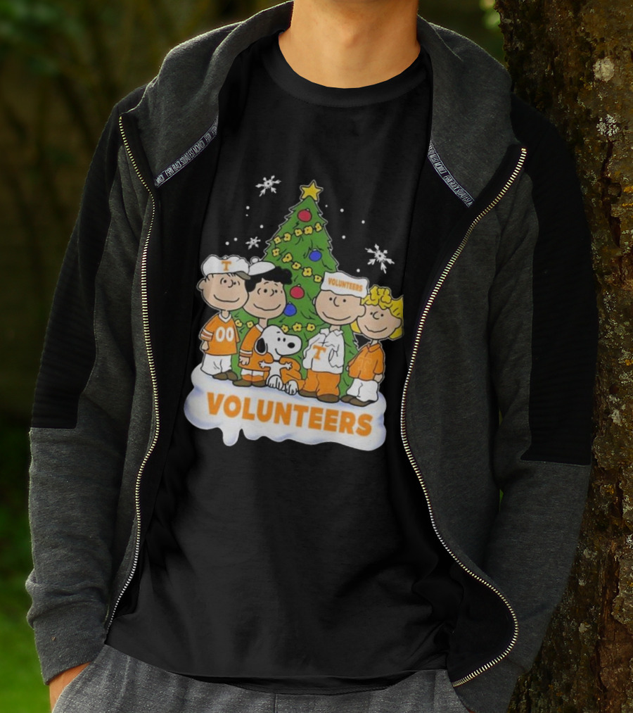 Tennessee Volunteers Snoopy And Friends Christmas Tree T-Shirt