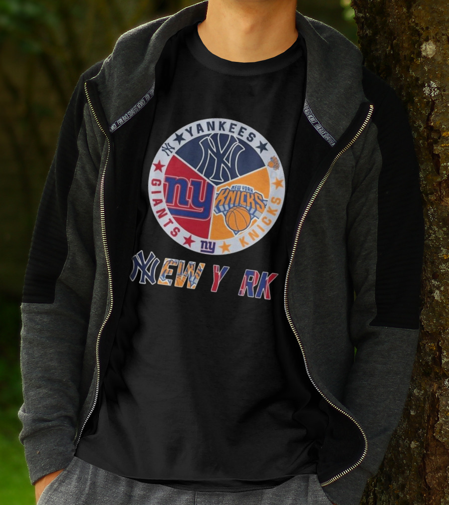 New York Yankees Giants Knicks Circle Yankees Giants Knicks New York T-Shirt