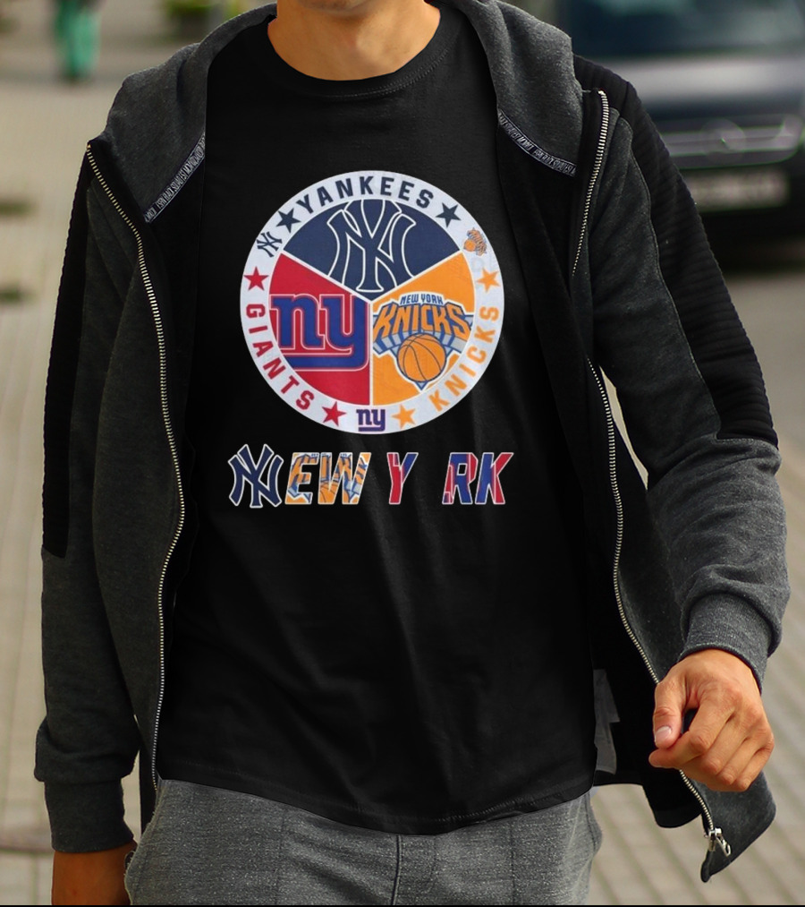 New York Yankees Giants Knicks Circle Yankees Giants Knicks New York T-Shirt