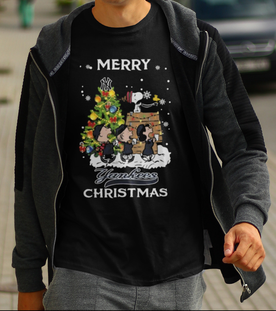 Merry Yankees Christmas Snoopy And Friends T-Shirt