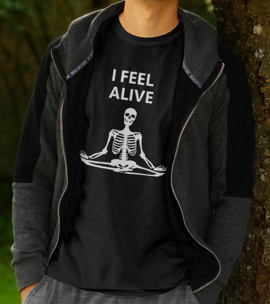 I Feel Alive Skeleton Yoga Meditation Pose T-Shirt