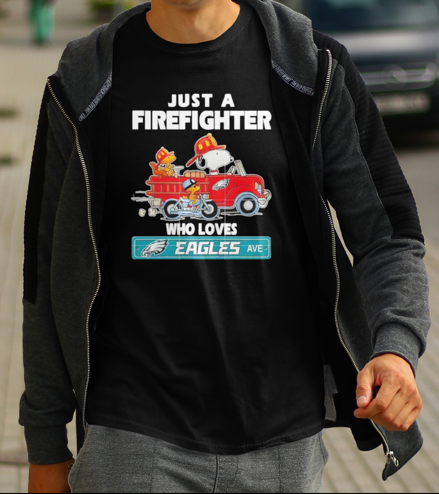 Just A Firefighter Snoopy Who Loves Eagles Ave T-Shirt