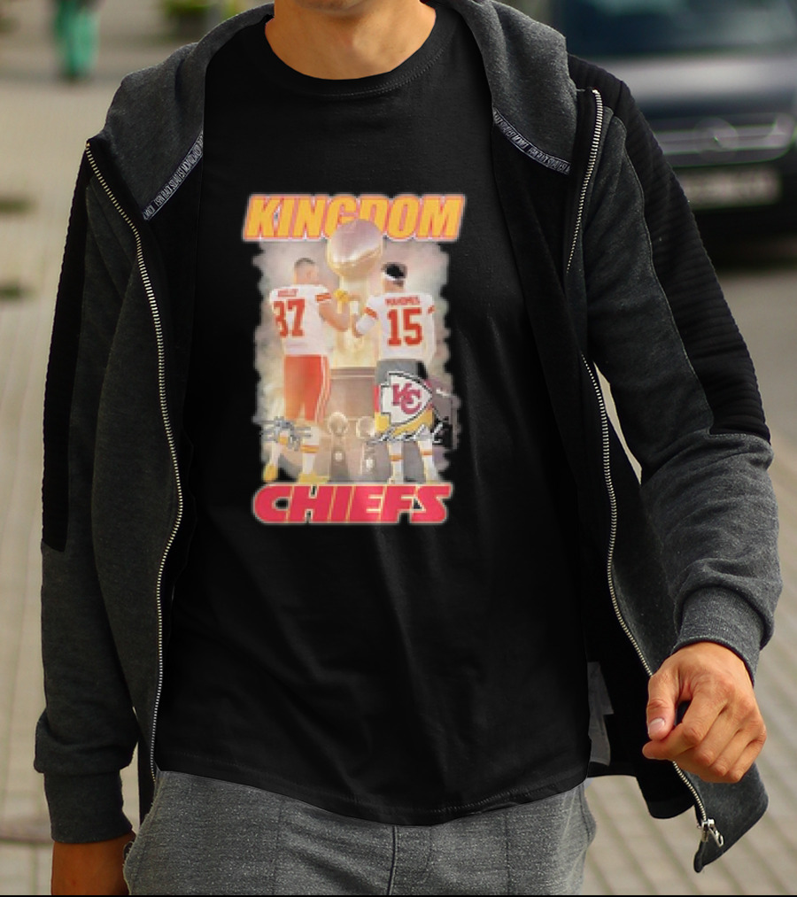 Chiefs Kingdom Travis Kelce Patrick Mahomes Trophy Celebration T-Shirt