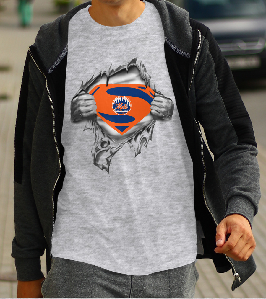 Super Mets Shield Ripped Superman T-Shirt