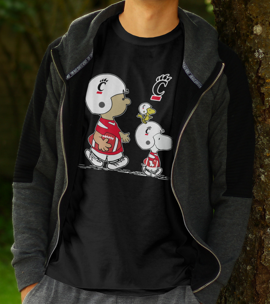 Cincinnati Bearcats Peanuts Characters Football Helmets And Jerseys T-Shirt