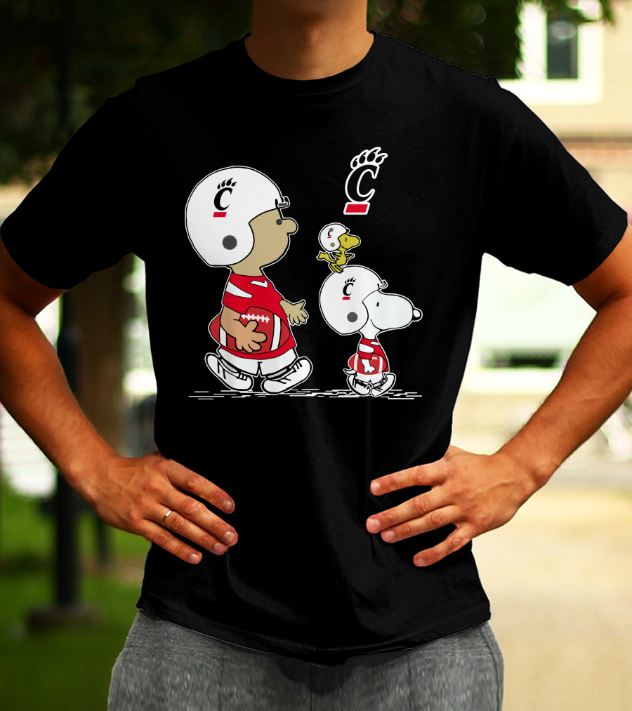 Cincinnati Bearcats Peanuts Characters Football Helmets And Jerseys T-Shirt