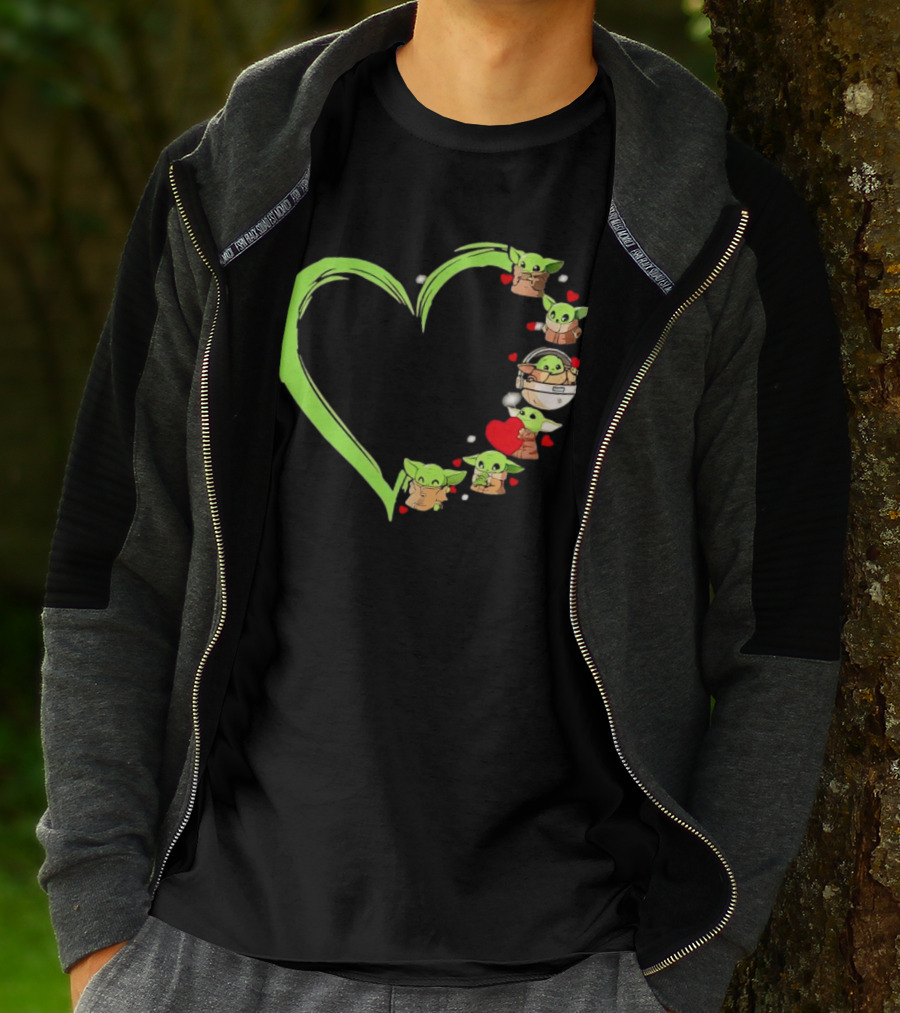 Baby Yoda Cute Heart Green Outline Mandalorian Grogu Love T-Shirt
