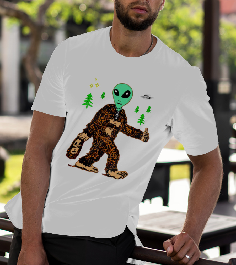 Alien Bigfoot Encounter Forest UFO Adventure T-Shirt