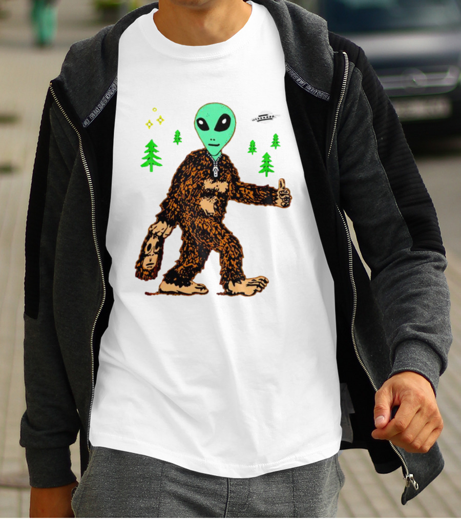 Alien Bigfoot Encounter Forest UFO Adventure T-Shirt