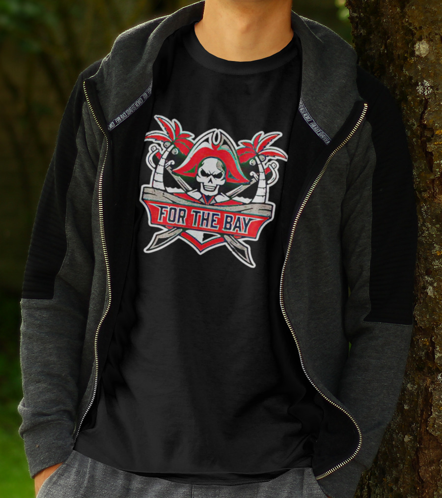 Tampa Bay Buccaneers For The Bay Palm Skull и Swords T-Shirt