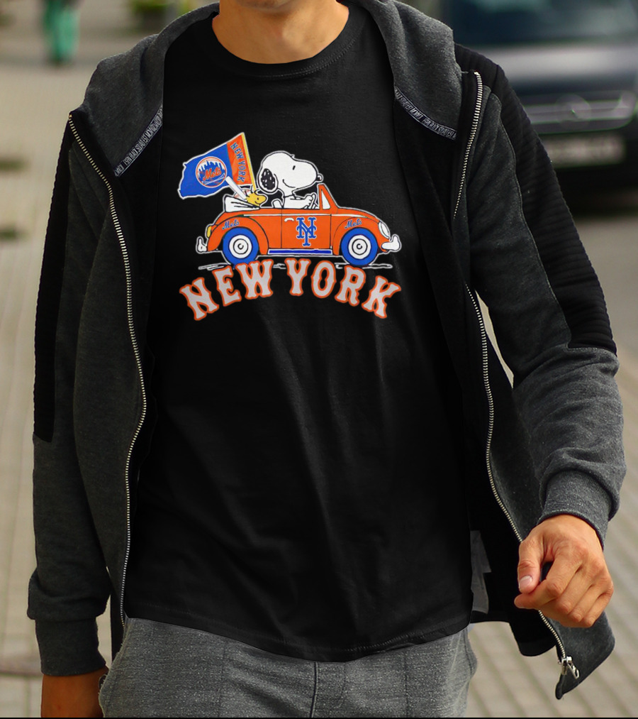 Snoopy Woodstock Driving New York Mets Car Flag T-Shirt