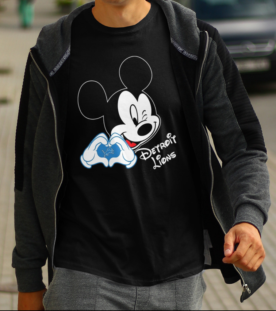 Mickey Detroit Lions Love Heart Gesture T-Shirt