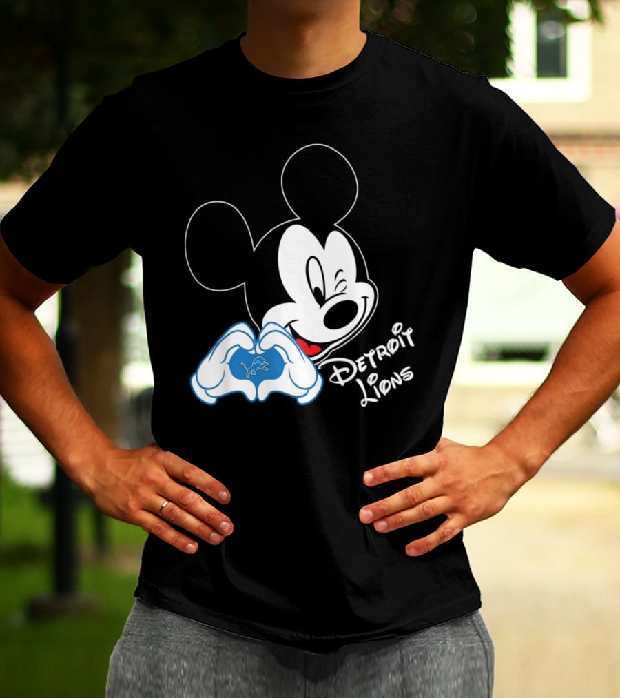Mickey Detroit Lions Love Heart Gesture T-Shirt